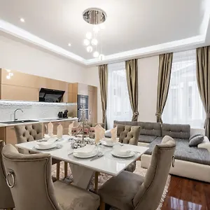  Apartment Centrum Opera Luxury With Free Garage Hungary